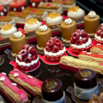 Petits gâteaux dans une pâtisserie