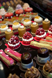 Petits gâteaux dans une pâtisserie